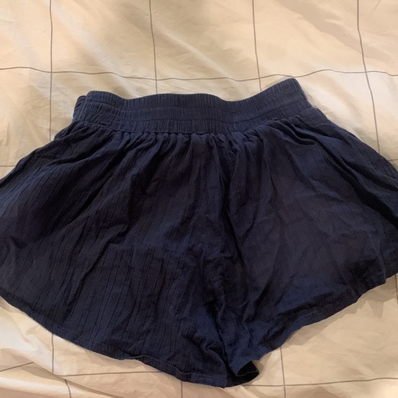 Lined flowy shorts with tie front - Picture 3 of 4